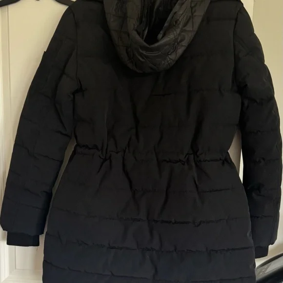 Guess, Nicely used twice only Black Puffer Jacket/Hood and Weather-Resistant. - Picture 4 of 16